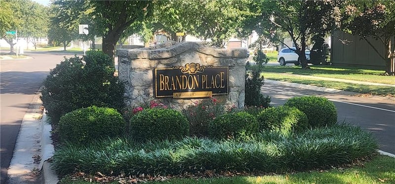 7911 W 131st Ter, Overland Park, KS 66213