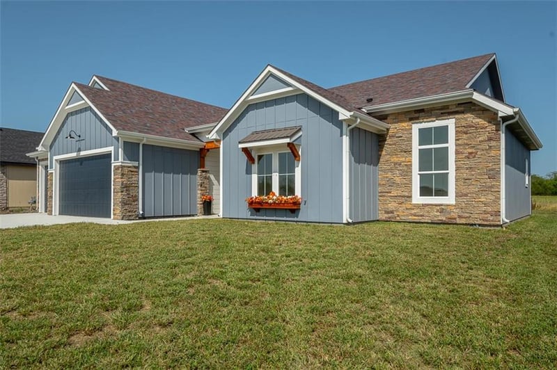 1018 Bluestem Cir, Baldwin City, KS 66006