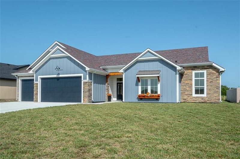 1018 Bluestem Cir, Baldwin City, KS 66006