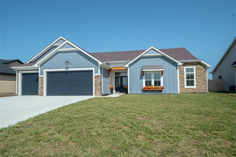 1018 Bluestem Cir, Baldwin City, KS 66006