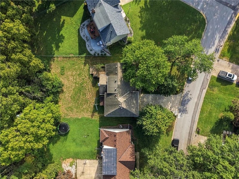 10106 NW Mirror Lake Dr, Kansas City, MO 64152