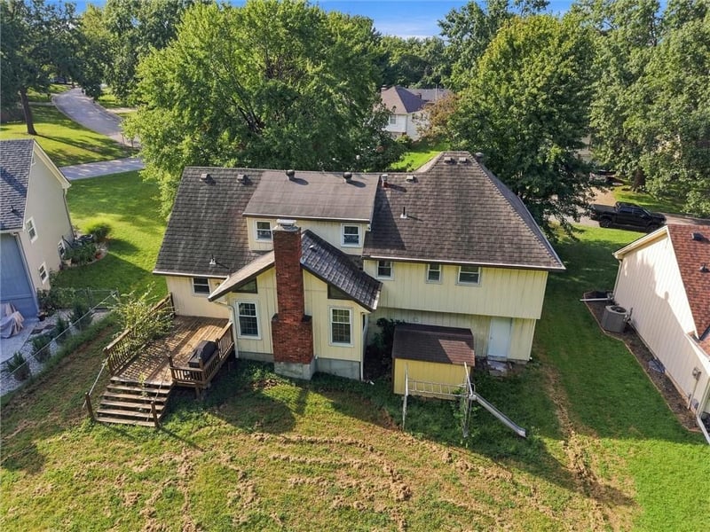 10106 NW Mirror Lake Dr, Kansas City, MO 64152
