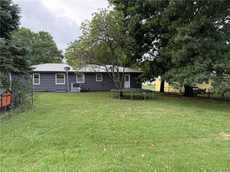 237 Kaw Ave, Garnett, KS 66032