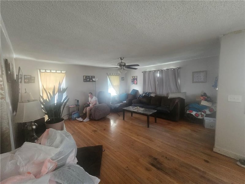 8721 Elm Ave, Kansas City, MO 64138