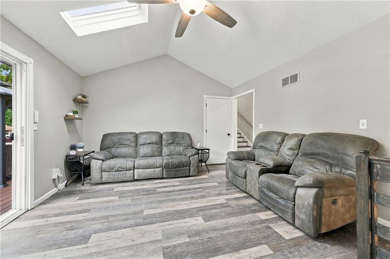 11517 Mcanany Dr, Shawnee, KS 66203