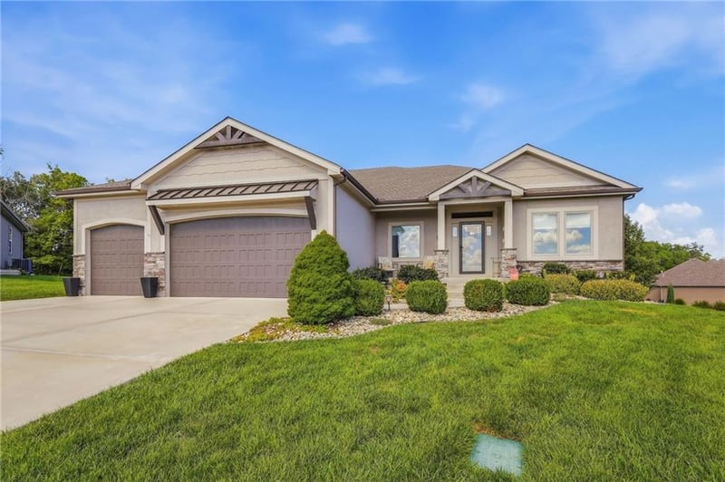 9305 SW Sushi Cir, Lee's Summit, MO 64064