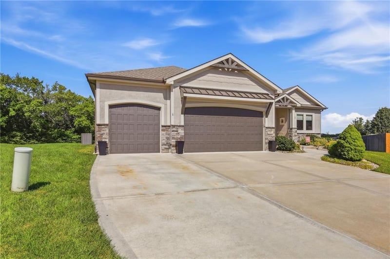 9305 SW Sushi Cir, Lee's Summit, MO 64064