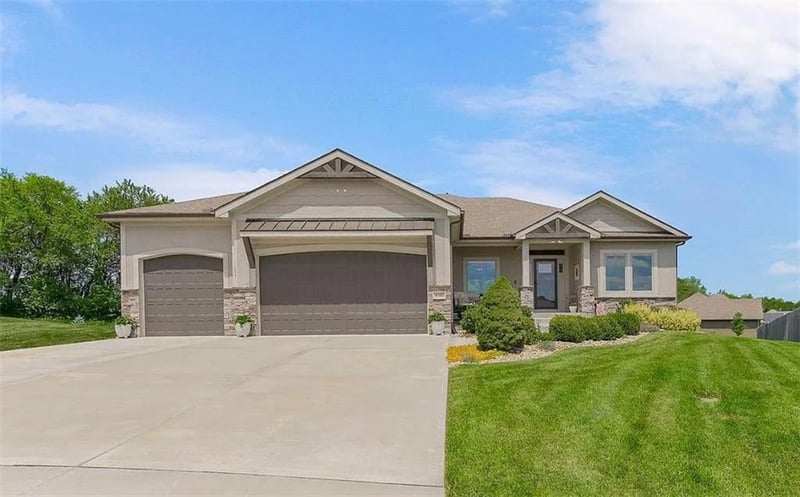 9305 SW Sushi Cir, Lee's Summit, MO 64064