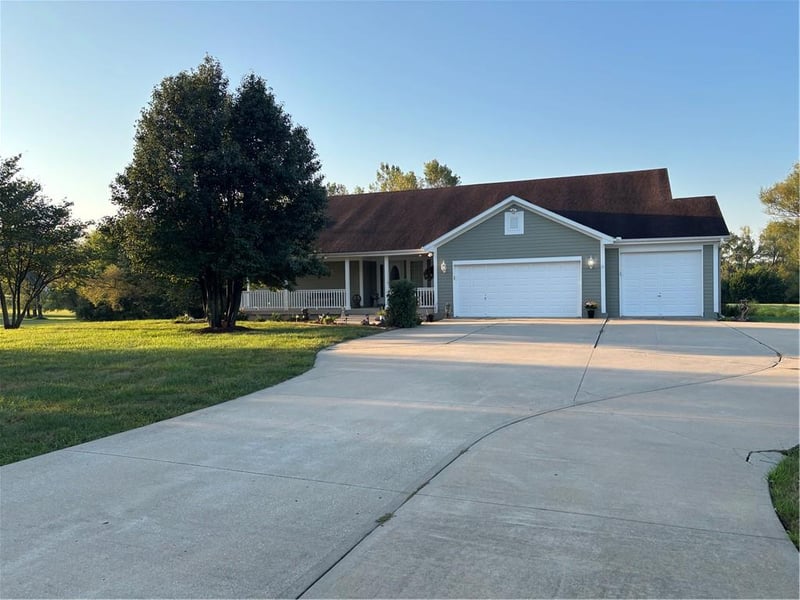 7401 155 St, Belton, MO 64012