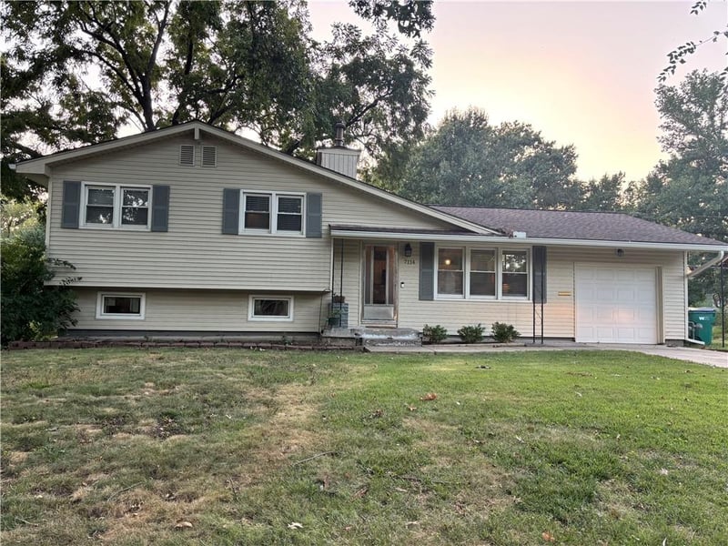7114 Larsen St, Shawnee, KS 66203