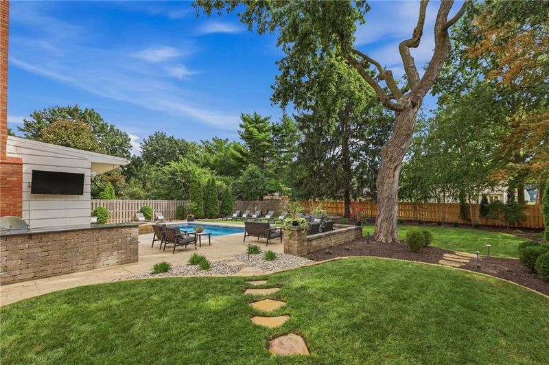 1207 W 67th Ter, Kansas City, MO 64113