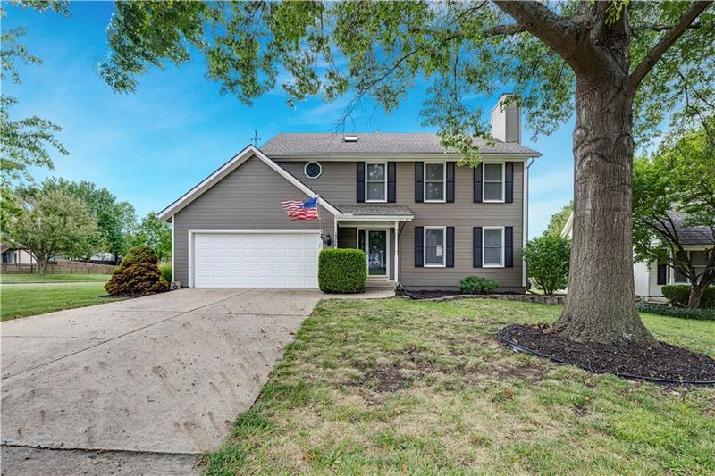15776 Horton Ct, Overland Park, KS 66223