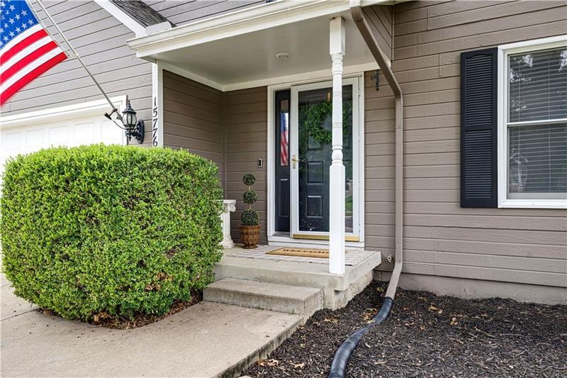 15776 Horton Ct, Overland Park, KS 66223