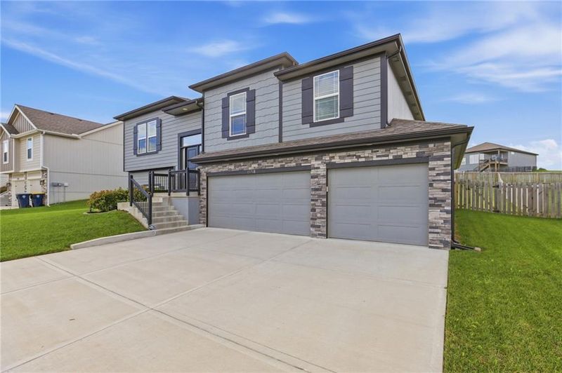11718 N Manning Ave, Kansas City, MO 64157