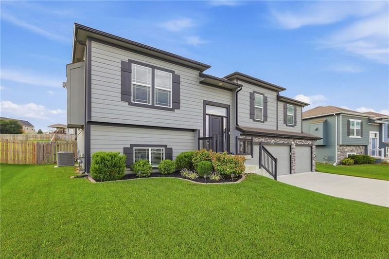 11718 N Manning Ave, Kansas City, MO 64157