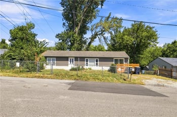 8804 E 47th St, Kansas City, MO 64129