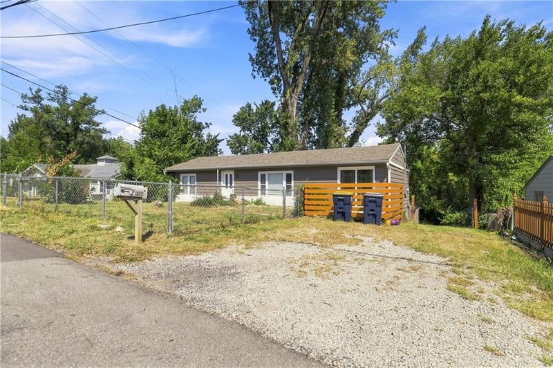 8804 E 47th St, Kansas City, MO 64129