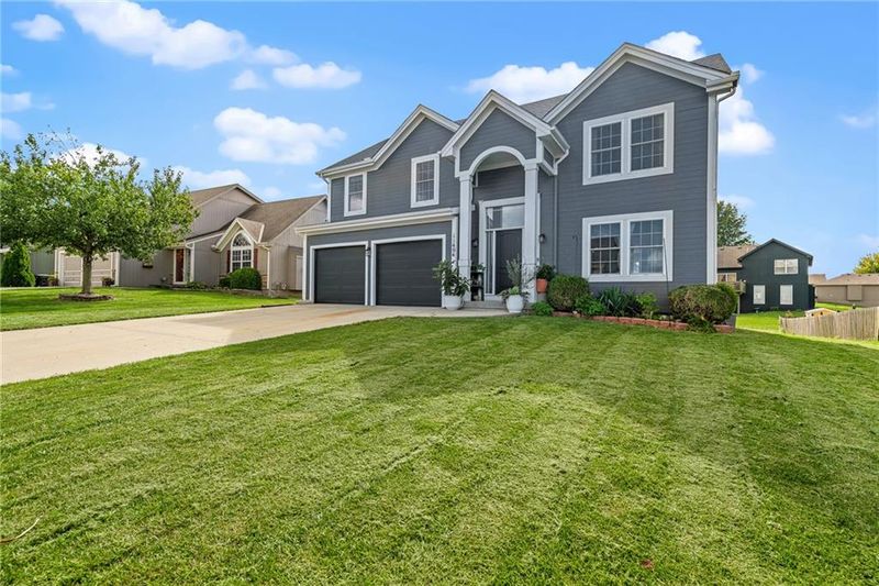 11404 N Bristol Ave, Kansas City, MO 64156