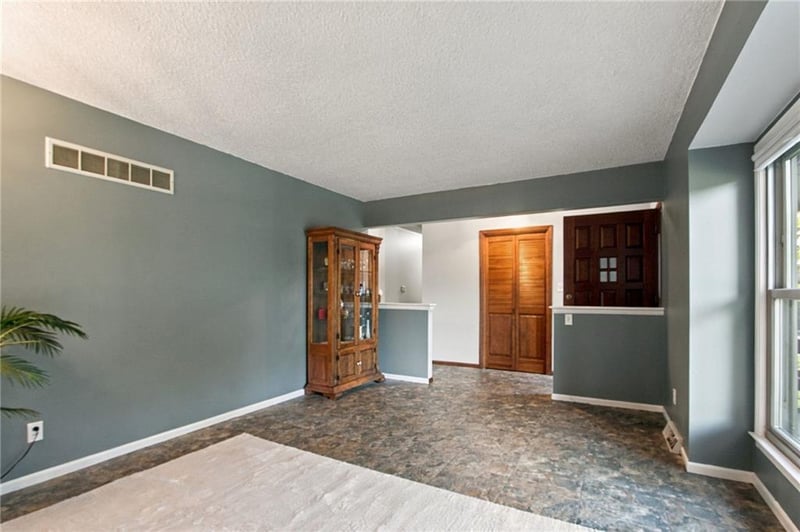6009 N Wyandotte St, Gladstone, MO 64118