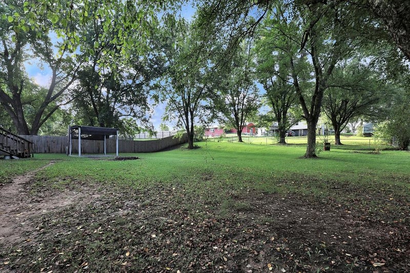 302 W Swenson Dr, Savannah, MO 64485