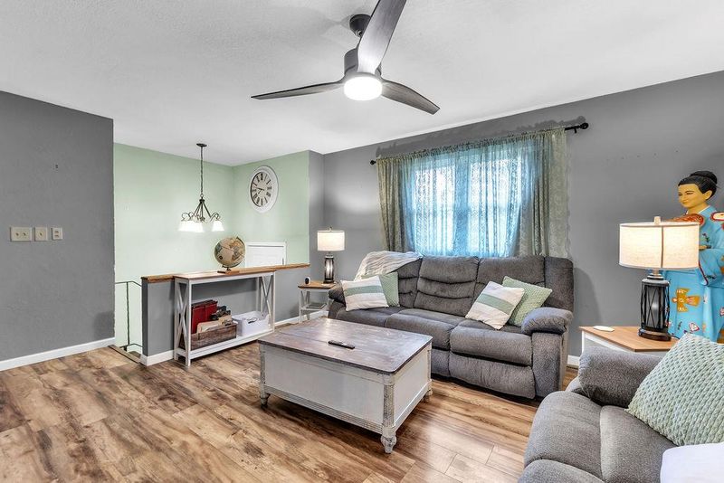 302 W Swenson Dr, Savannah, MO 64485