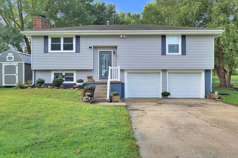 302 W Swenson Dr, Savannah, MO 64485