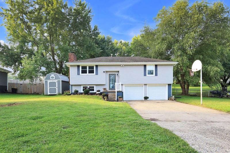 302 W Swenson Dr, Savannah, MO 64485