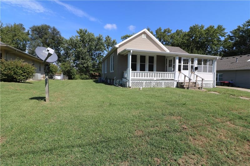 423 E Market St, Warrensburg, MO 64093