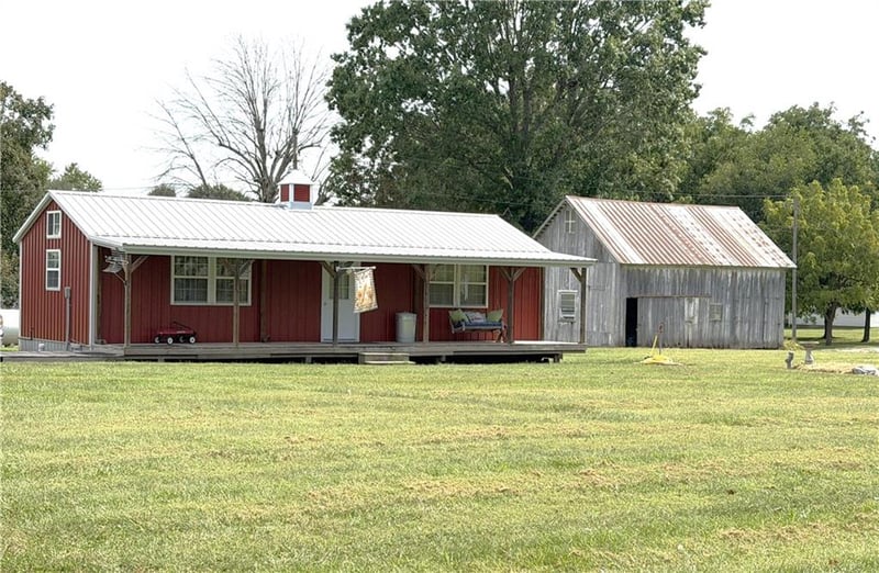 7799 3rd St, Higginsville, MO 64037