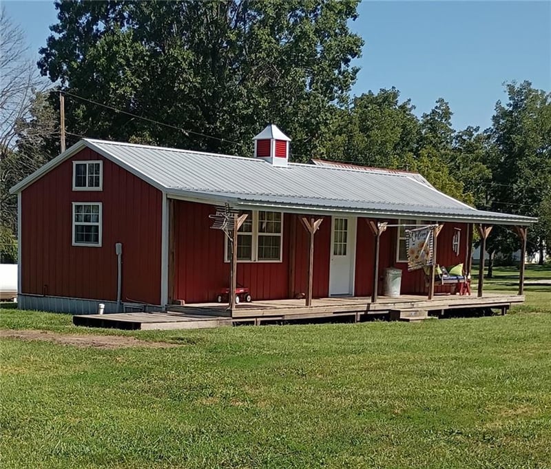 7799 3rd St, Higginsville, MO 64037