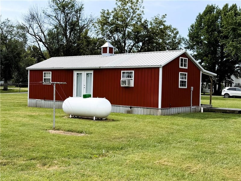 7799 3rd St, Higginsville, MO 64037