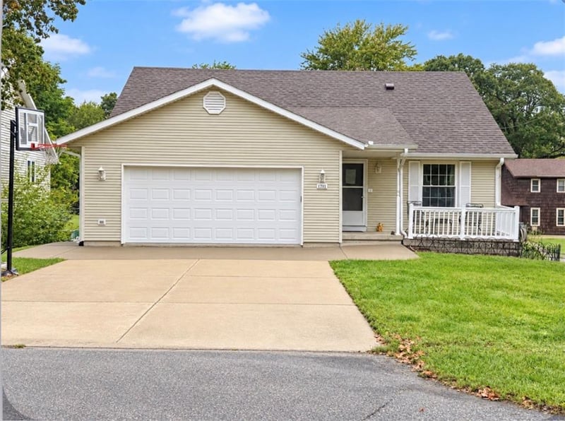426 Lawn Ave, Maryville, MO 64468