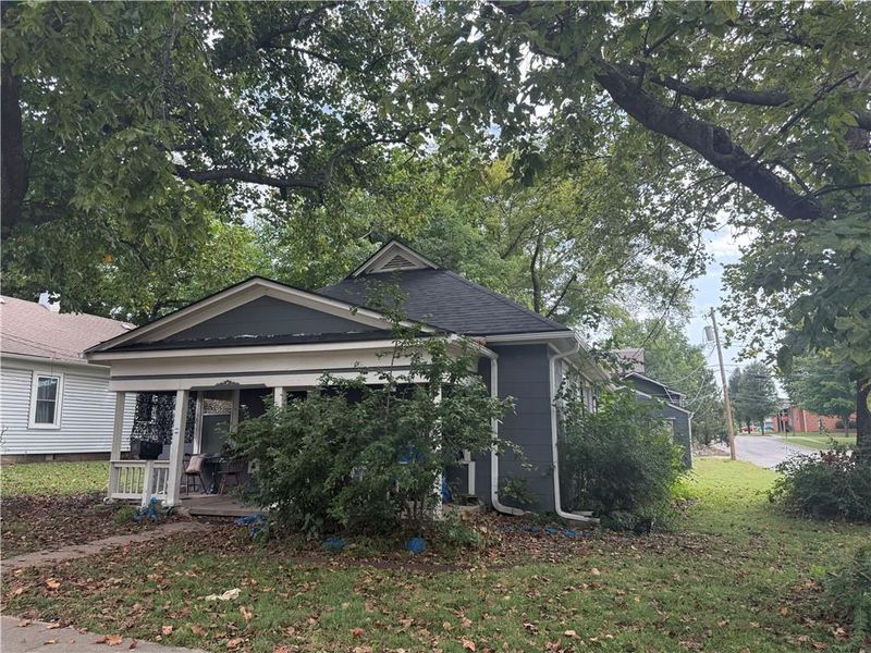 13011 8th St, Grandview, MO 64030