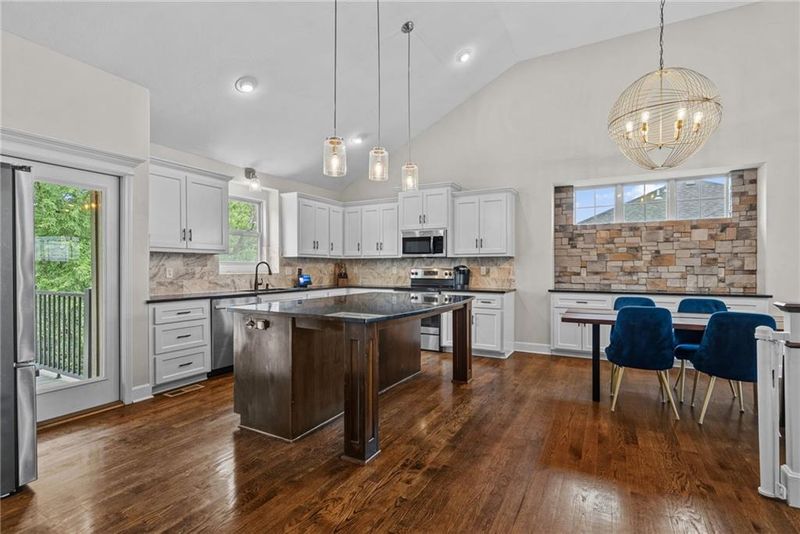 13365 NW 72nd St, Parkville, MO 64152