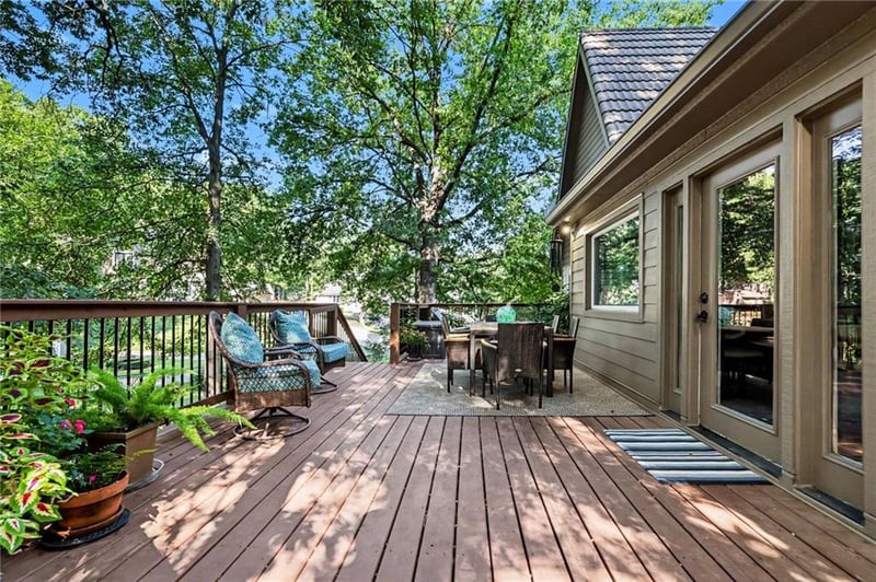 11852 Larsen St, Overland Park, KS 66210