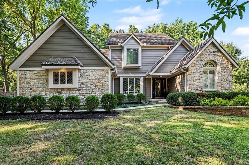 11852 Larsen St, Overland Park, KS 66210