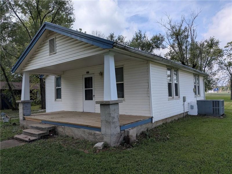 1303 Walnut St, Pleasanton, KS 66075
