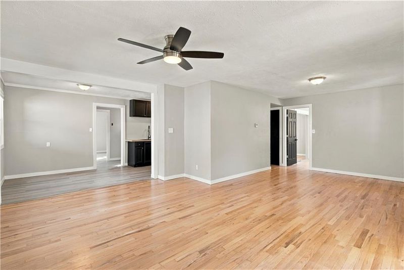 1615 N Dodgion Ave, Independence, MO 64050