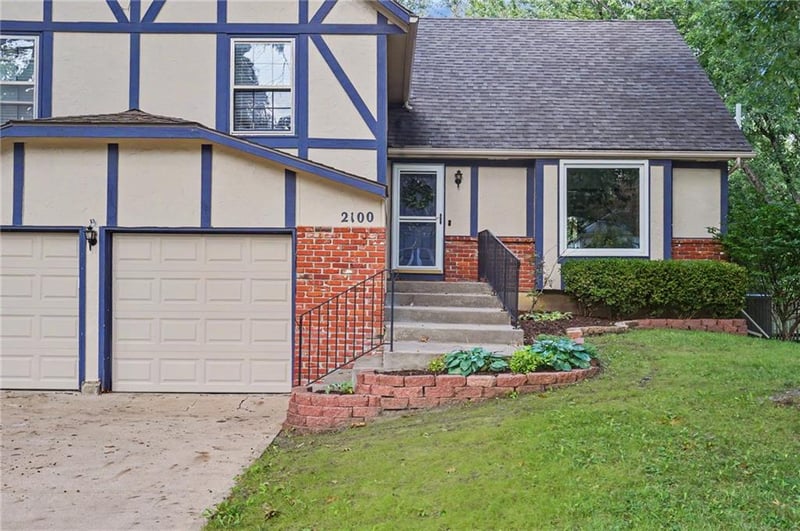 2100 E Sleepy Hollow Dr, Olathe, KS 66062