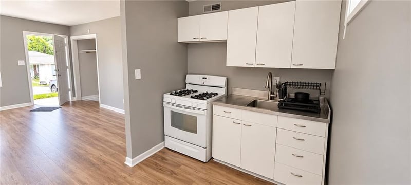 1422 -1422 12 W Waldo Ave, Independence, MO 64050