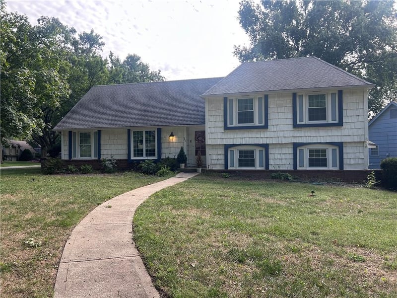 9601 W 97th St, Overland Park, KS 66212