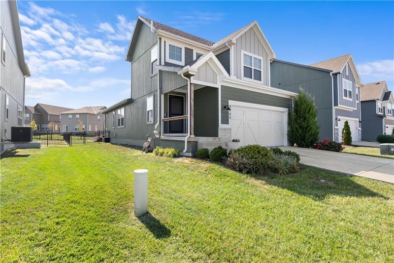 8765 SW Brickell Dr, Blue Springs, MO 64064