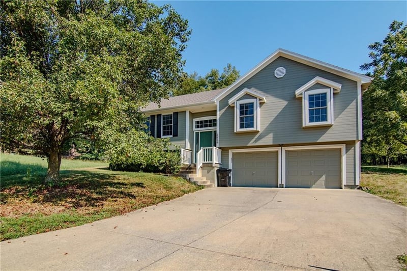 1116 Adams Cir, Pleasant Hill, MO 64080