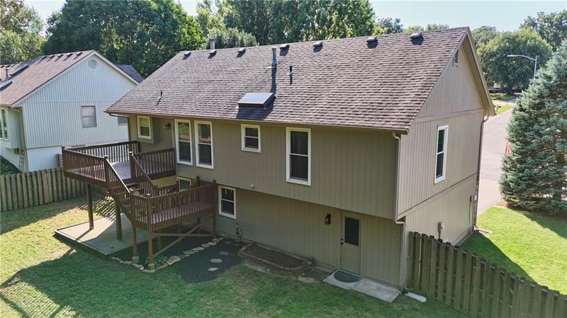 6901 N Lydia Ave, Gladstone, MO 64118