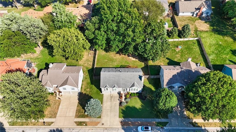 6901 N Lydia Ave, Gladstone, MO 64118