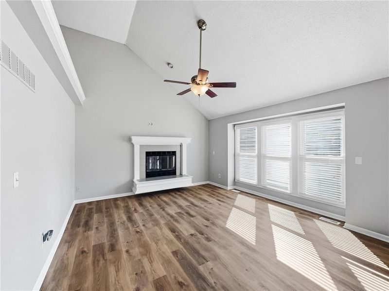 6901 N Lydia Ave, Gladstone, MO 64118