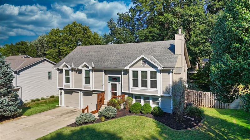 6901 N Lydia Ave, Gladstone, MO 64118