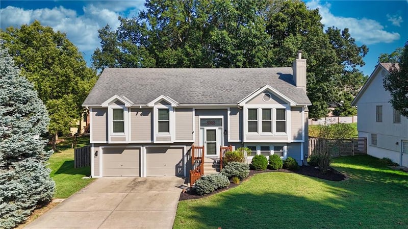 6901 N Lydia Ave, Gladstone, MO 64118