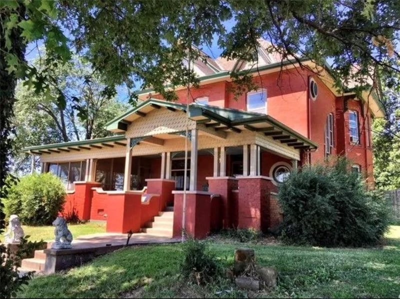 614 Elm St, Coffeyville, KS 67337