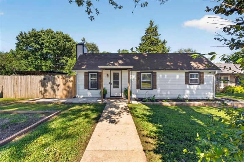 508 S Elm St, Louisburg, KS 66053